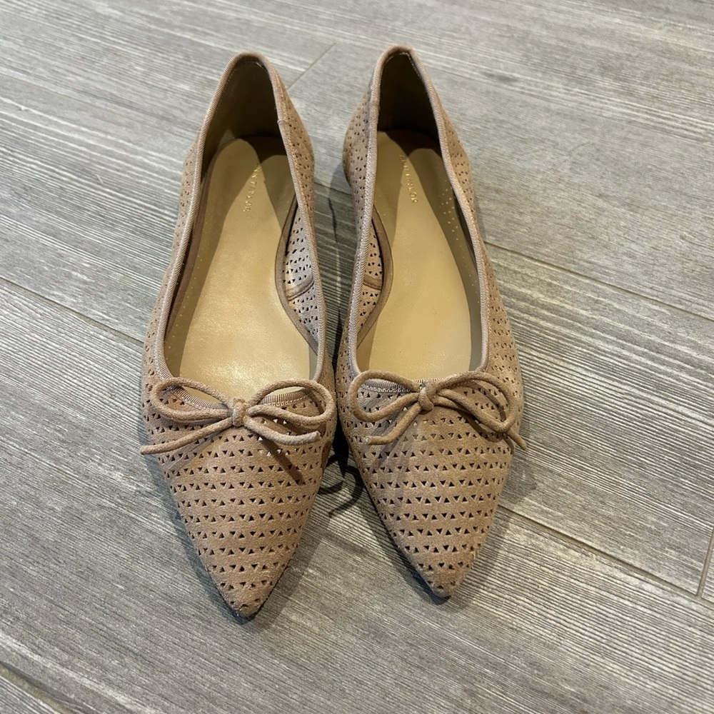 Women's Ann Taylor Beige Flats